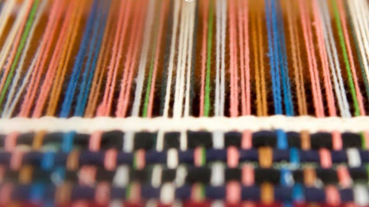Weaving threads